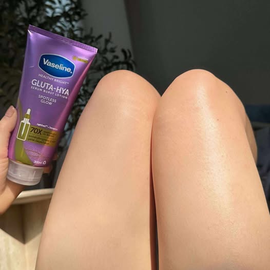 Vaseline Gluta-Hya Serum Burst Lotion Spotless Glow 70X 300ml