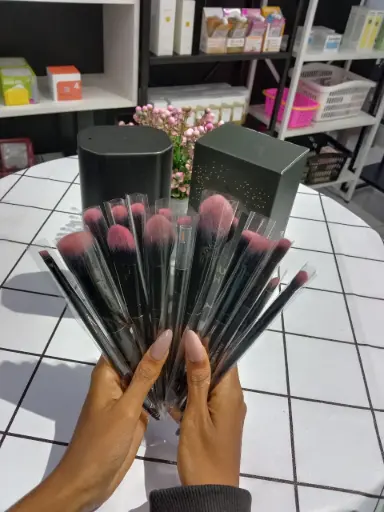[sb2402226609929504] MAANGE 18pcs Makeup Brush Set